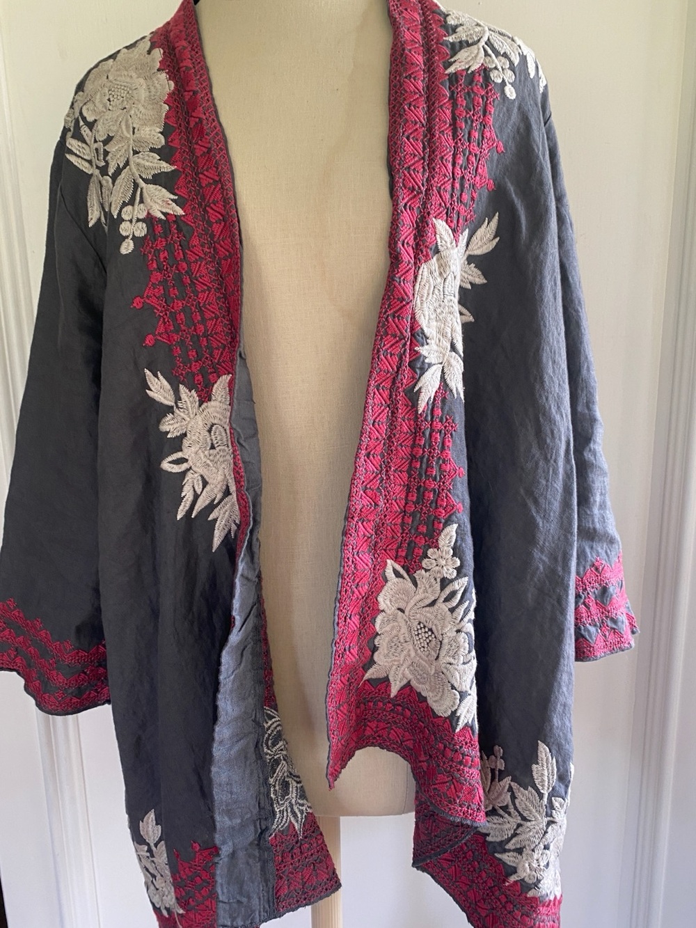 Johnny Was Camille Embroidered Floral Jacket 100% Linen size Medium